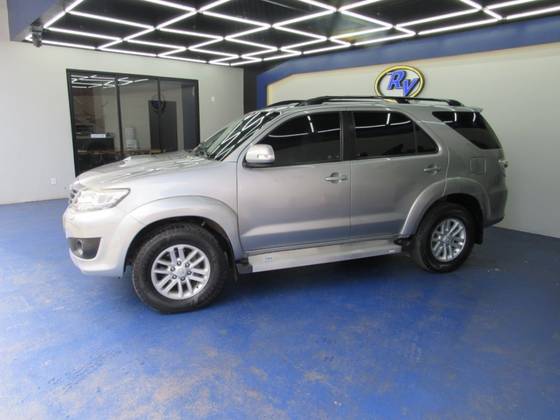 TOYOTA HILUX SW4 3.0 SRV 4X4 16V TURBO INTERCOOLER DIESEL 4P AUTOMÁTICO TOYOTA HILUX SW4 3.0 SRV 4X4 16V TURBO INTERCOOLER DIESEL 4P AUTOMÁTICO